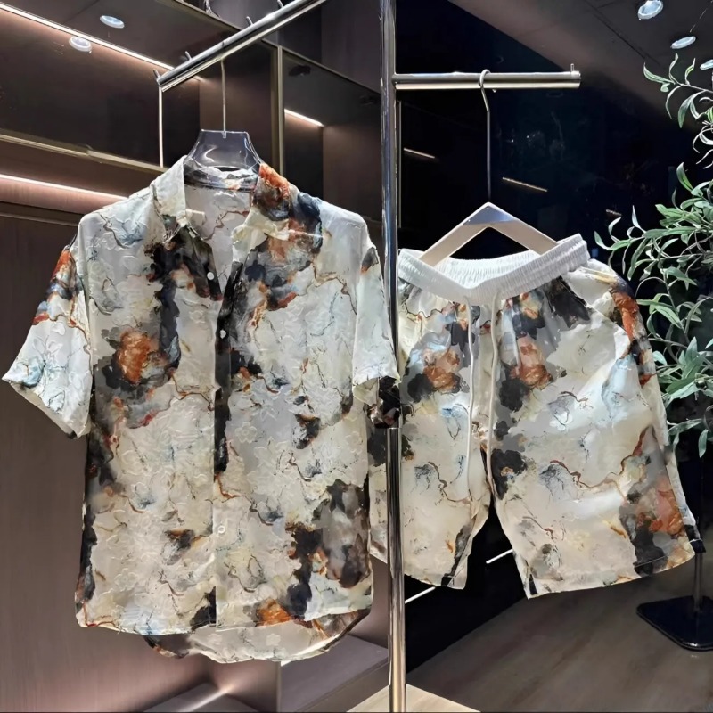 Men'S Fashion Videos - ファッショナブルでカジュアルなメンズ新作ハイエンドトレンドプリント柄ショートパンツとシャツのツーピースカジュアルスーツ